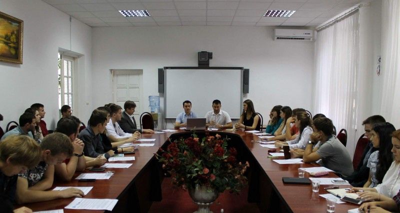 Mediciniștii participă într-un proiect de instruire a liceenilor privind ajutorul medical de urgență Mediciniștii participă într-un proiect de instruire a liceenilor privind ajutorul medical de urgență