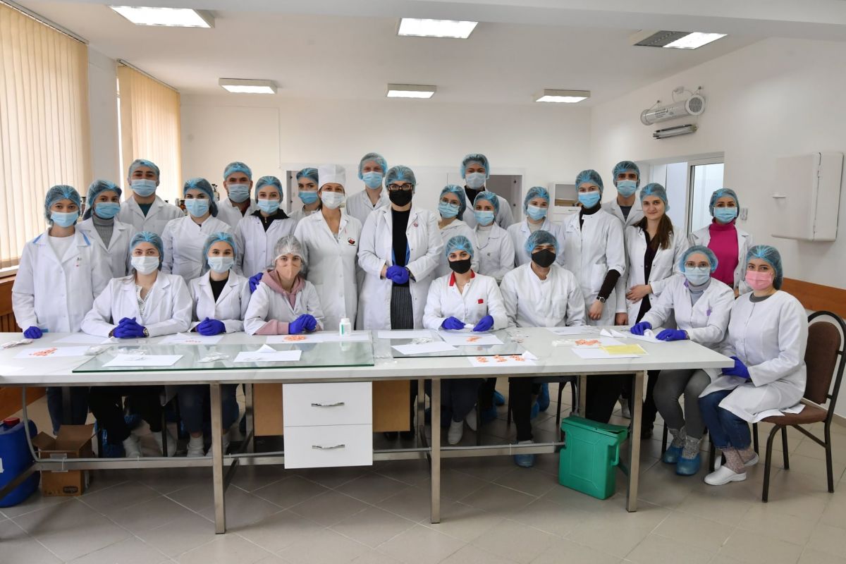 Studenții farmaciști – voluntari în activitățile de susținere a refugiaților din Ucraina